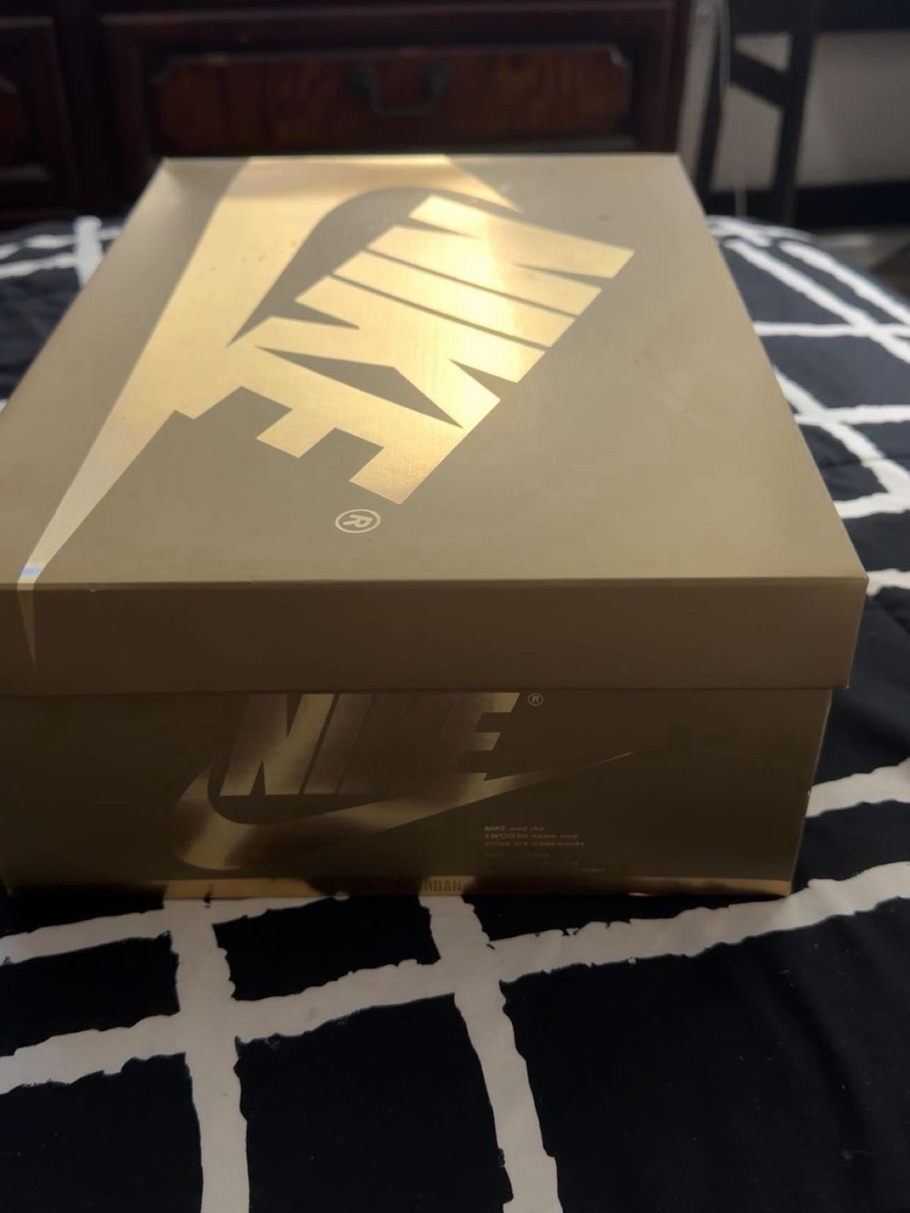 Nike Air Jordan 1 Mid Black Metallic Gold Men’s Sneakers + Box